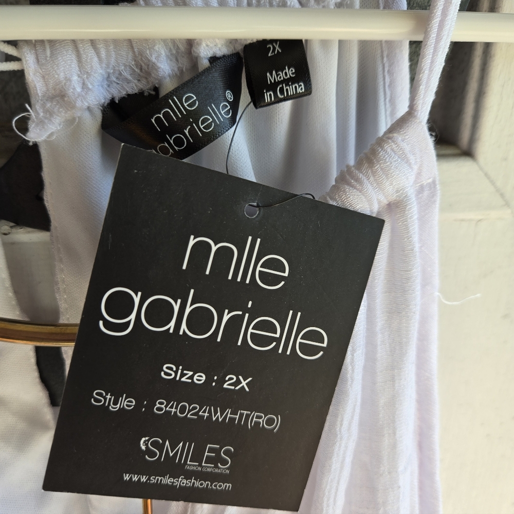 Mlle Gabrielle Sleeveless White High-Low Summer Dress with Pendant Detail NWT - Picture 2 of 5